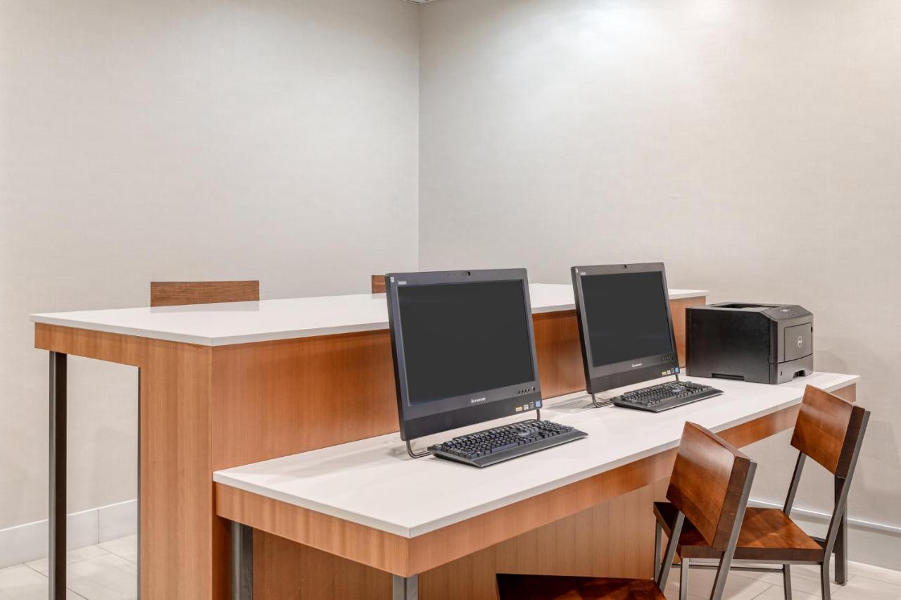 Holiday Inn Express Hotel & Suites Ottawa Airport By Ihg Extérieur photo